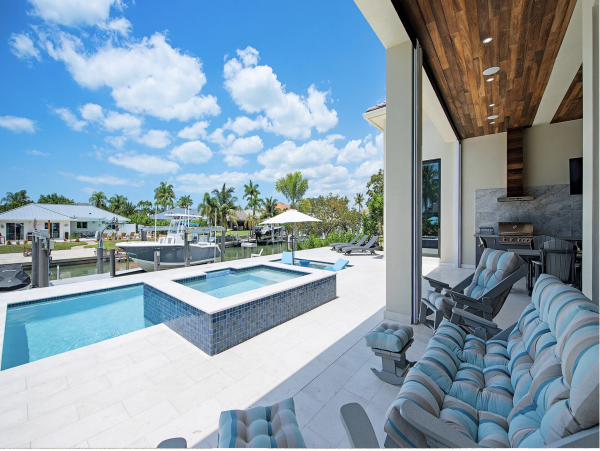 Beautiful 6 Bedroom Vacation Home Canal Front  Pool & Spa