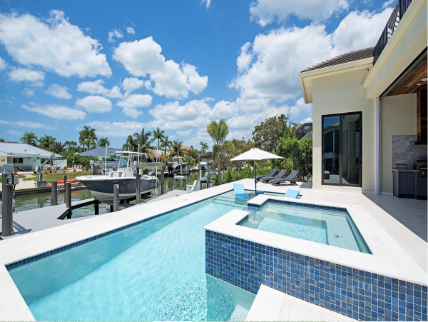 Beautiful 6 Bedroom Vacation Home Canal Front  Pool & Spa