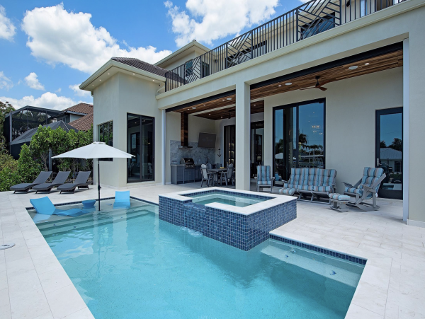Beautiful 6 Bedroom Vacation Home Canal Front  Pool & Spa