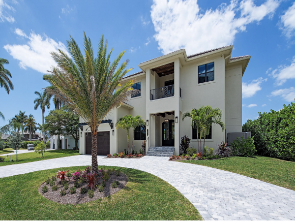 Beautiful 6 Bedroom Vacation Home Canal Front  Pool & Spa