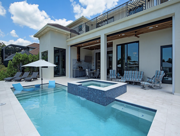 Beautiful 6 Bedroom Vacation Home Canal Front  Pool & Spa