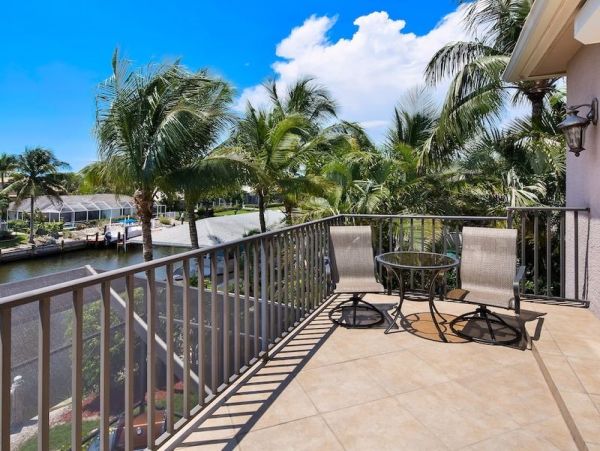 Marco Island Vacation Home Sleeps Eight Guests Private Pool