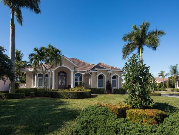 Canal Front  Vacation Home with Caged Pool in Marco Island