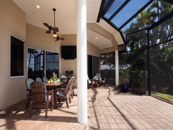 Canal Front  Vacation Home with Caged Pool in Marco Island