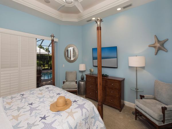 Canal Front  Vacation Home with Caged Pool in Marco Island