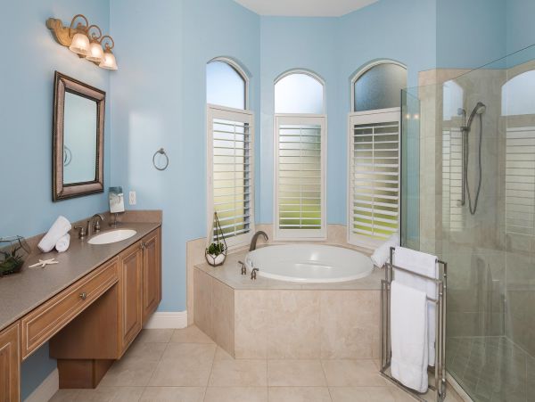 Canal Front  Vacation Home with Caged Pool in Marco Island
