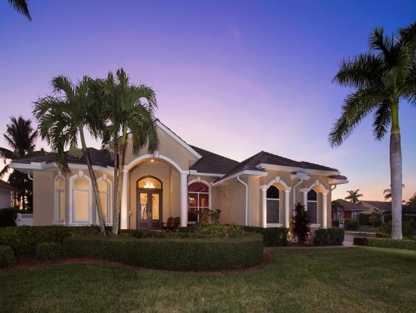 Canal Front  Vacation Home with Caged Pool in Marco Island