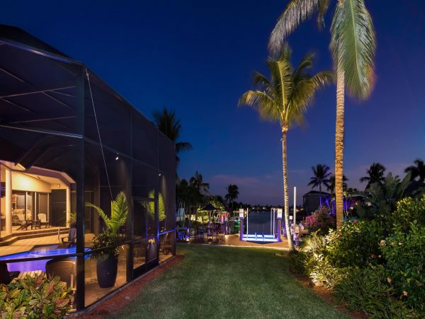 Canal Front  Vacation Home with Caged Pool in Marco Island