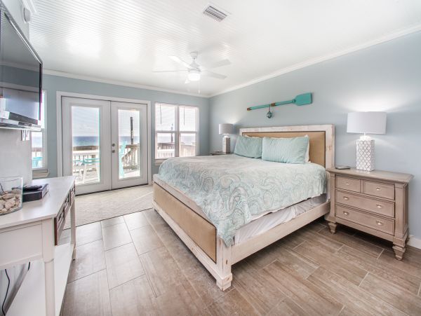 On Beach Destin Vacation Home Five Bedroom. Full Gulf View