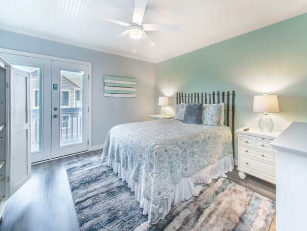 On Beach Destin Vacation Home Five Bedroom. Full Gulf View