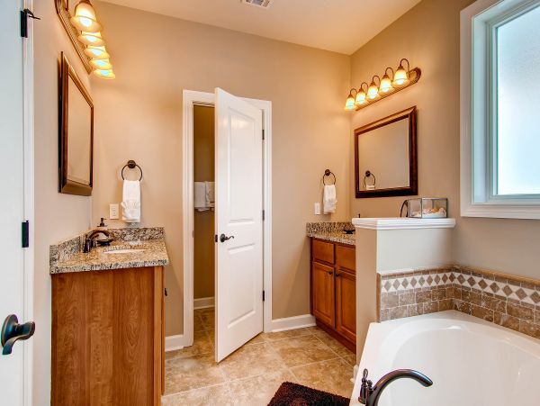 Five Bedroom Exceptional Vacation Home in Destin Sleeps 16
