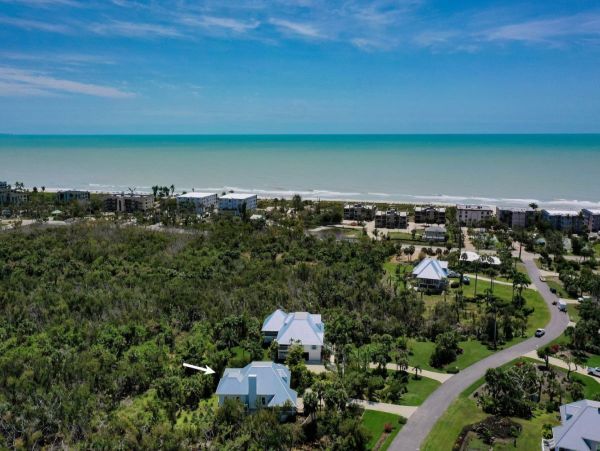 Luxury Four Bedroom Sanibel Vacation Home Close to Beach