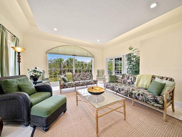 Luxury Four Bedroom Sanibel Vacation Home Close to Beach