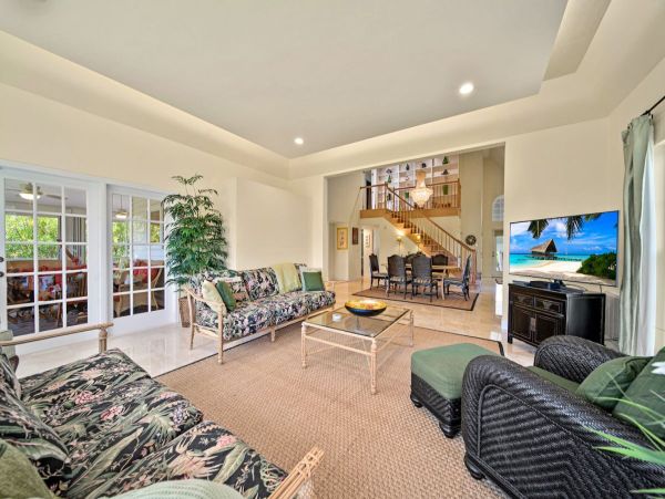 Luxury Four Bedroom Sanibel Vacation Home Close to Beach