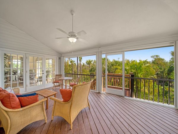 Luxury Four Bedroom Sanibel Vacation Home Close to Beach
