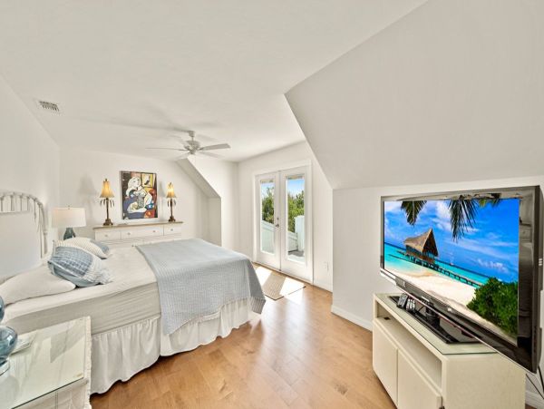 Luxury Four Bedroom Sanibel Vacation Home Close to Beach
