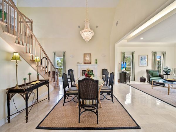Luxury Four Bedroom Sanibel Vacation Home Close to Beach