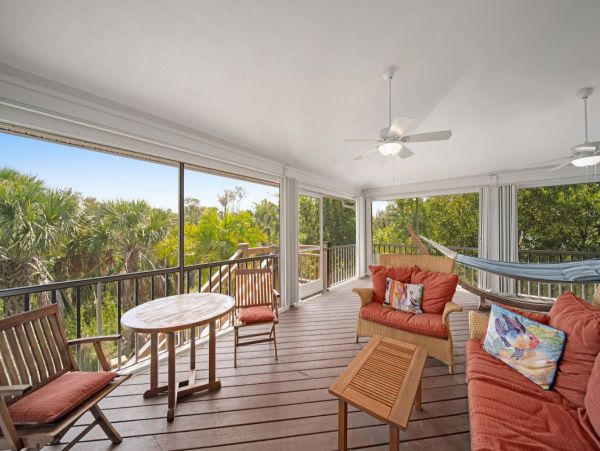 Luxury Four Bedroom Sanibel Vacation Home Close to Beach