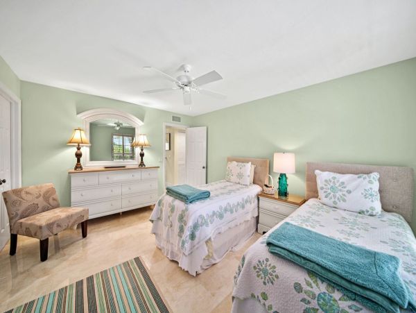 Luxury Four Bedroom Sanibel Vacation Home Close to Beach