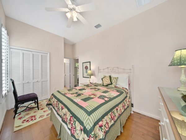 Luxury Four Bedroom Sanibel Vacation Home Close to Beach