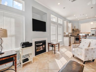 Destin Walk to Beach Luxury 3 Bedroom Home