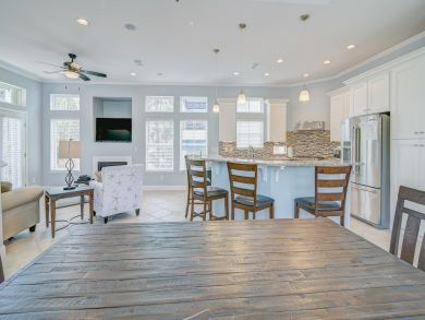 Destin Walk to Beach Luxury 3 Bedroom Home