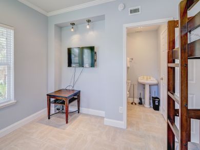 Destin Walk to Beach Luxury 3 Bedroom Home