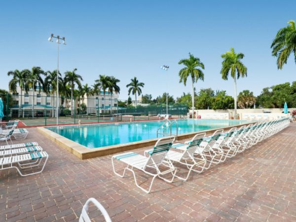 Three Bedroom Condo in Siesta Key Sleeps 6 Guests