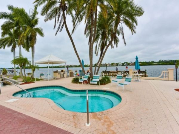 Siesta Key Condo 2 Bedrooms Sleeps 8 with Bay & Pool Views