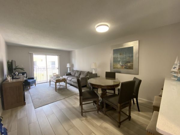 Siesta Key Condo 2 Bedrooms Sleeps 8 with Bay & Pool Views