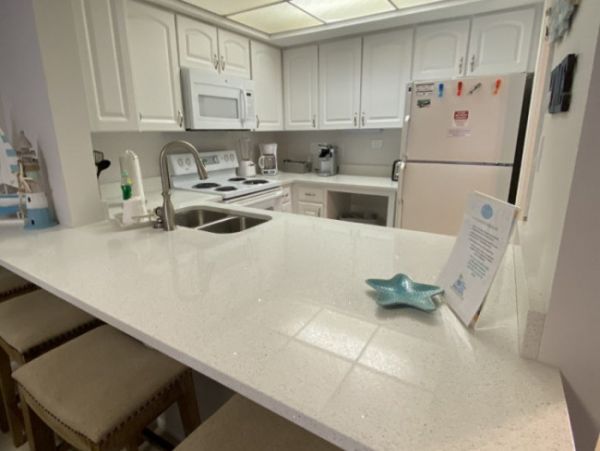 Siesta Key Condo 2 Bedrooms Sleeps 8 with Bay & Pool Views