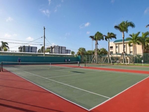 Siesta Key Condo 2 Bedrooms Sleeps 8 with Bay & Pool Views