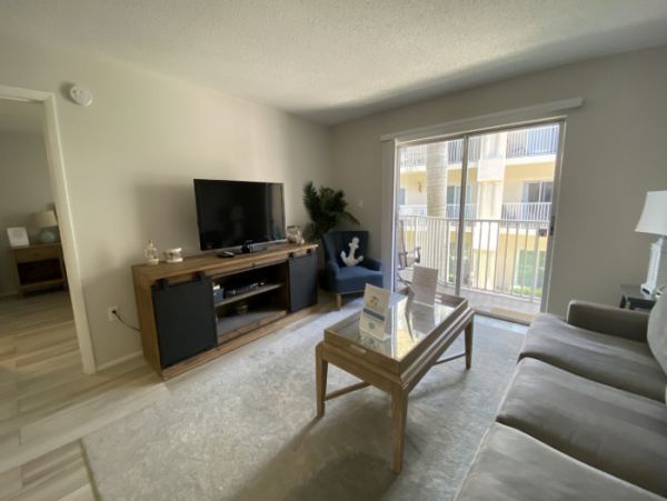 Siesta Key Condo 2 Bedrooms Sleeps 8 with Bay & Pool Views