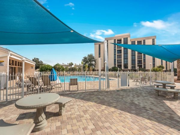 Destin Vacation Home Four Bedroom Walk to Beach