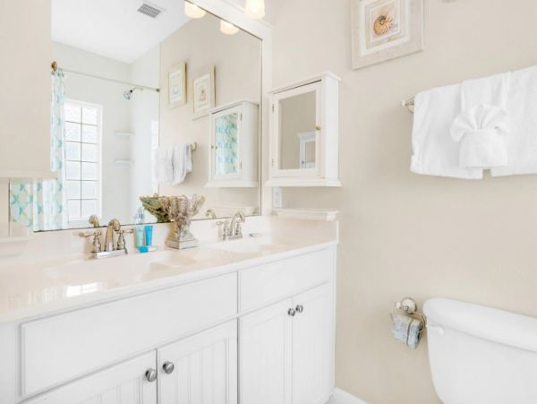 Destin Vacation Home Four Bedroom Walk to Beach