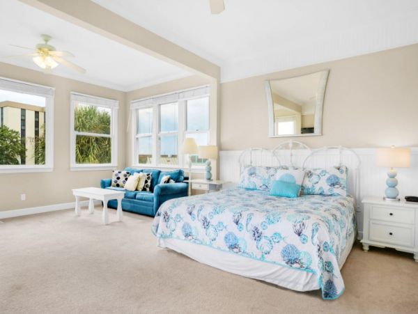 Destin Vacation Home Four Bedroom Walk to Beach