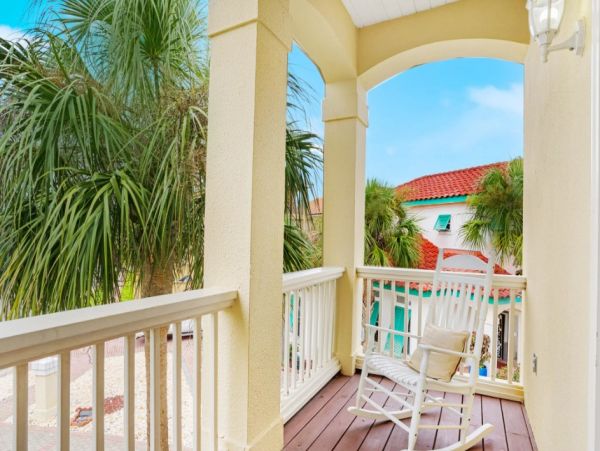 Destin Vacation Home Four Bedroom Walk to Beach