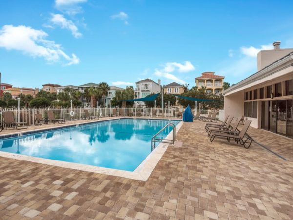 Destin Vacation Home Four Bedroom Walk to Beach