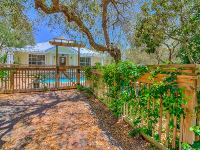 Destin Three Bedroom Rental Home Beach Across the Street