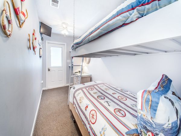 Six Bedrooms Vacation Home in Destin, Walk to Beach