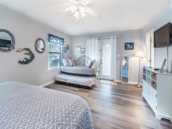 Six Bedrooms Vacation Home in Destin, Walk to Beach