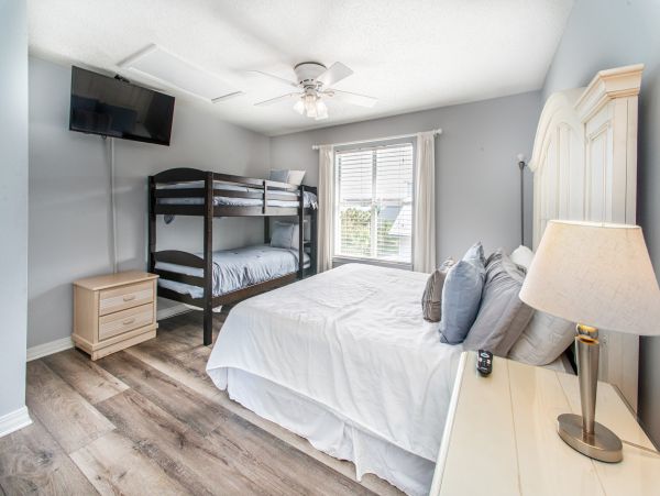 Six Bedrooms Vacation Home in Destin, Walk to Beach