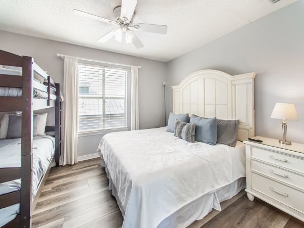 Six Bedrooms Vacation Home in Destin, Walk to Beach