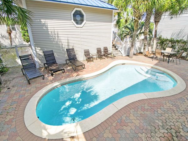 Lovely 6 Bedroom Vacation Home with Private Pool in Destin