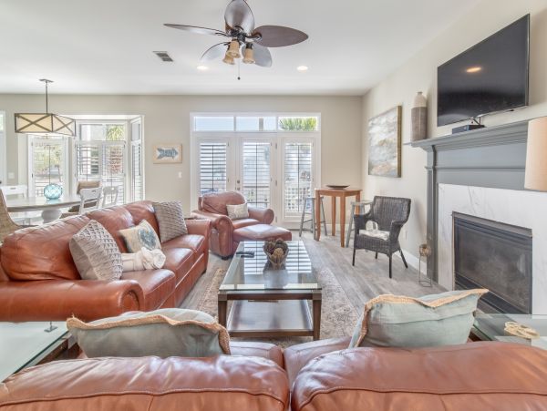 Lovely 6 Bedroom Vacation Home with Private Pool in Destin