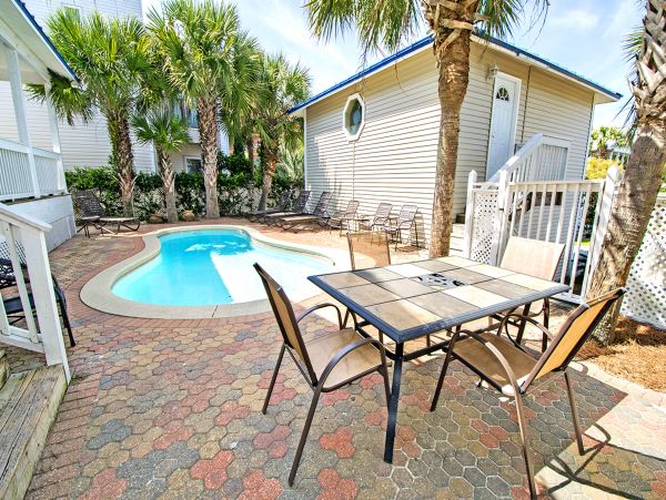 Lovely 6 Bedroom Vacation Home with Private Pool in Destin