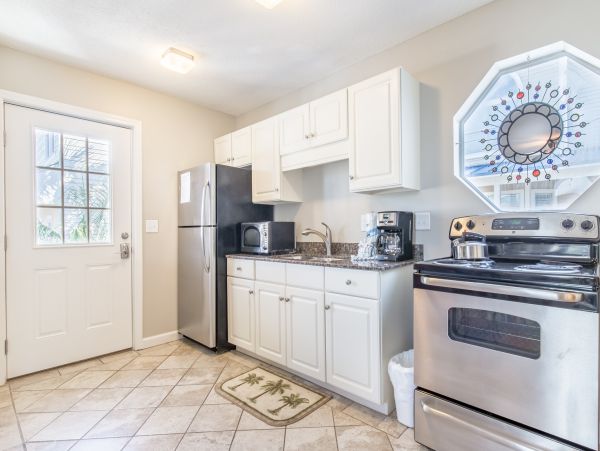 Lovely 6 Bedroom Vacation Home with Private Pool in Destin
