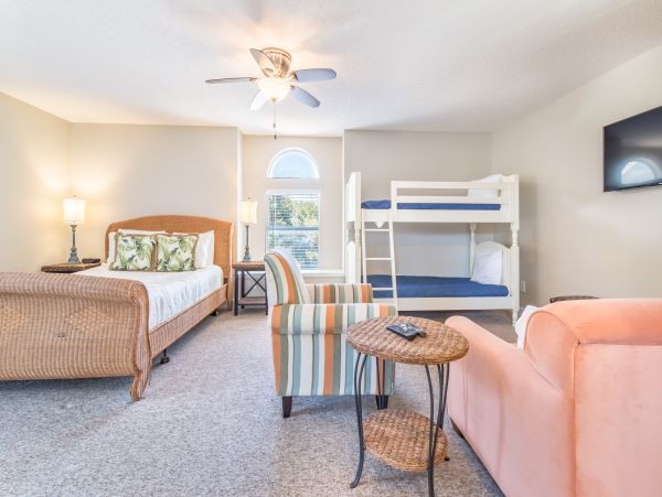 Lovely 6 Bedroom Vacation Home with Private Pool in Destin