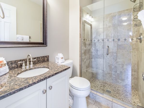 Lovely 6 Bedroom Vacation Home with Private Pool in Destin