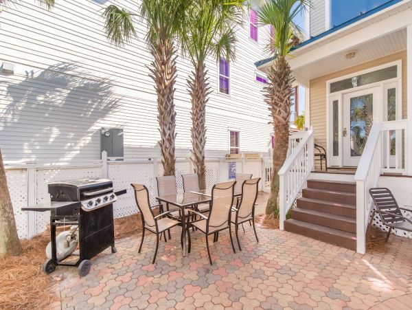 Lovely 6 Bedroom Vacation Home with Private Pool in Destin